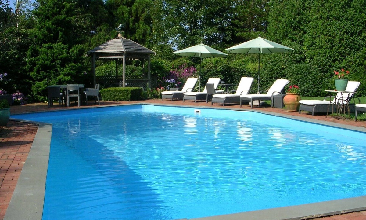 Water Mill House | Luxury Hamptons English Cottage South of Hway with Fabulous Gardens Near Beach