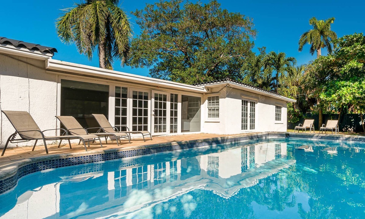 Harbor Beach House | Luxury Harbor Beach Home | 5 Bedrooms | Heated Pool | Game Room