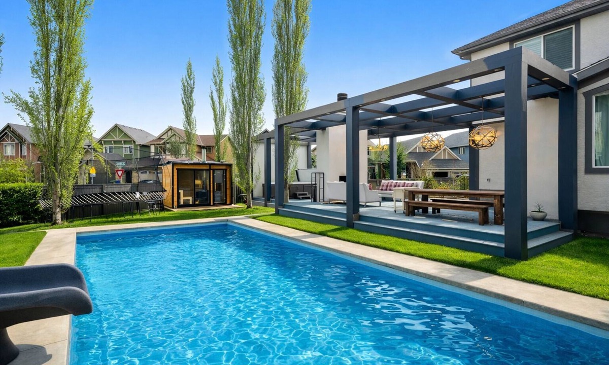 Cranston House | Luxury Haven | Pool | Hot Tub & Sauna |Outdoor BBQ