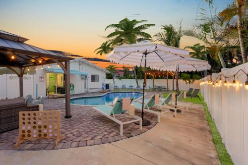 Garden Isles House | Luxury Heated Pool Oasis-10 mins to BEACH- Fast WiFi