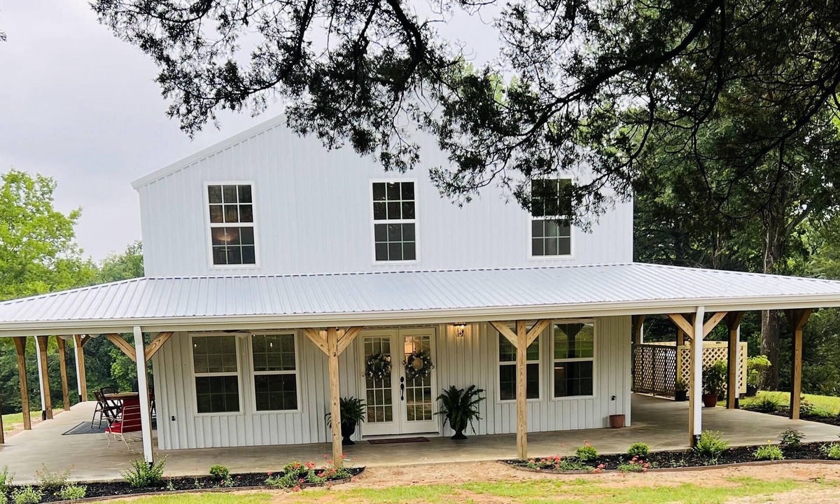 Tyler House | Luxury " Hibiscus Manor" Farmhouse