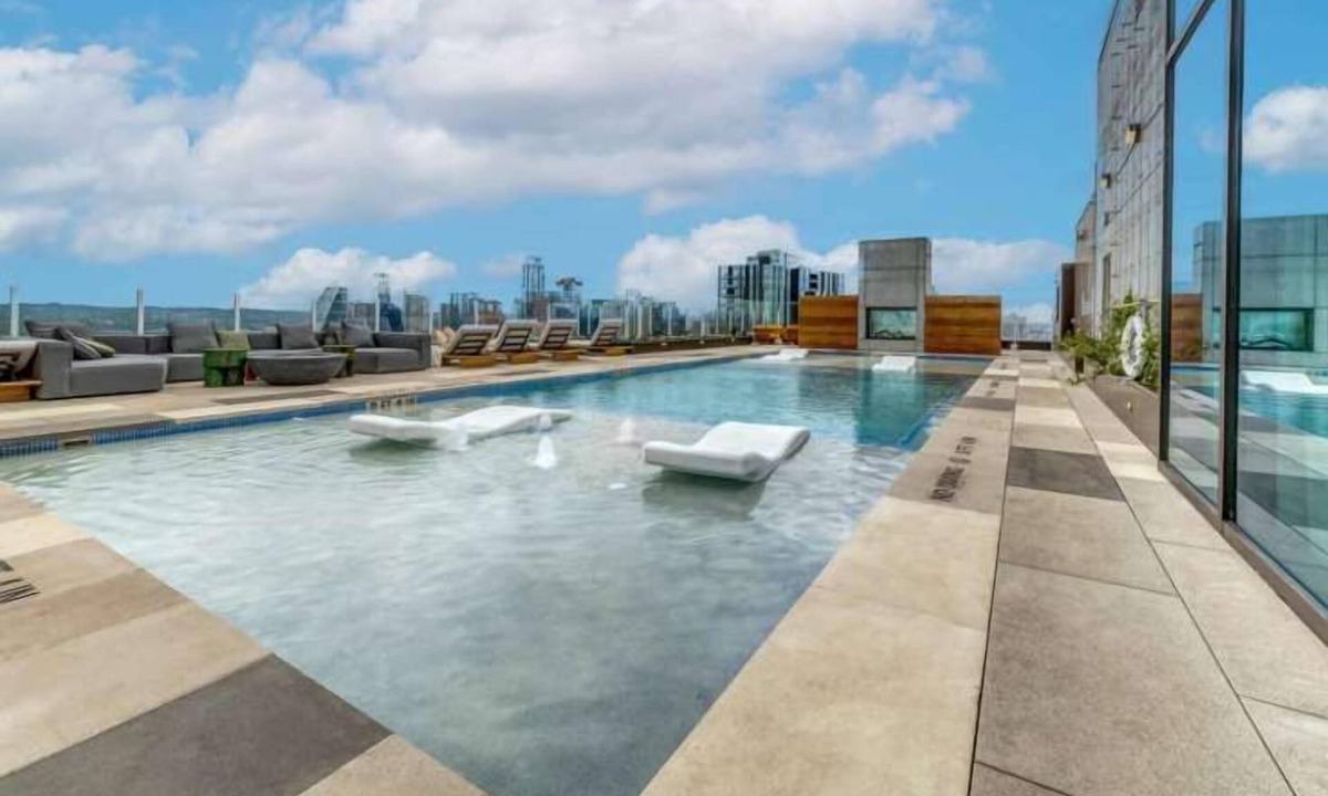 Rainey Street Historic District Condo | Luxury High-Rise 2BR on the 21st Floor | Rainey St
