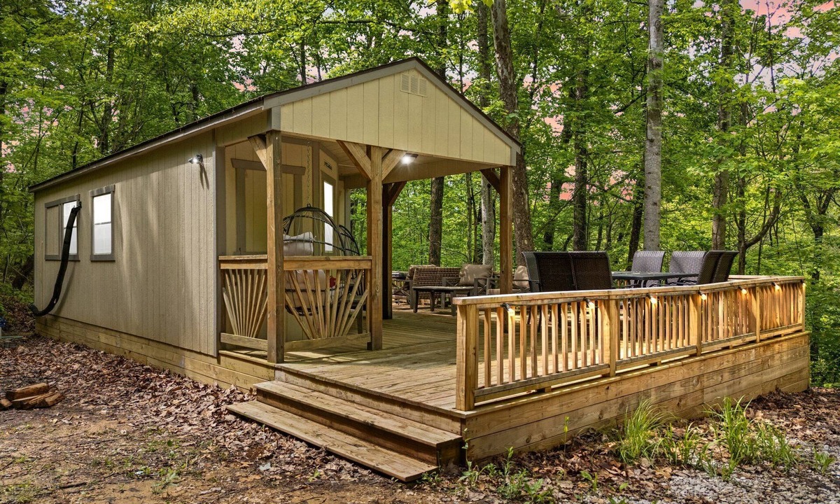 Stanton Cabin | Luxury Hilltop Couples Cabin with Hot Tub & Red River Gorge Views