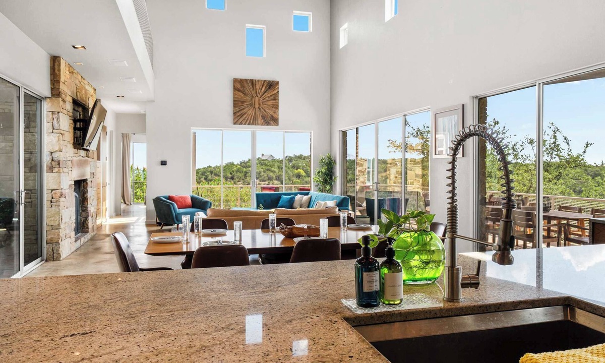 Dripping Springs Cottage | Luxury Hilltop Retreat w/Scenic Views