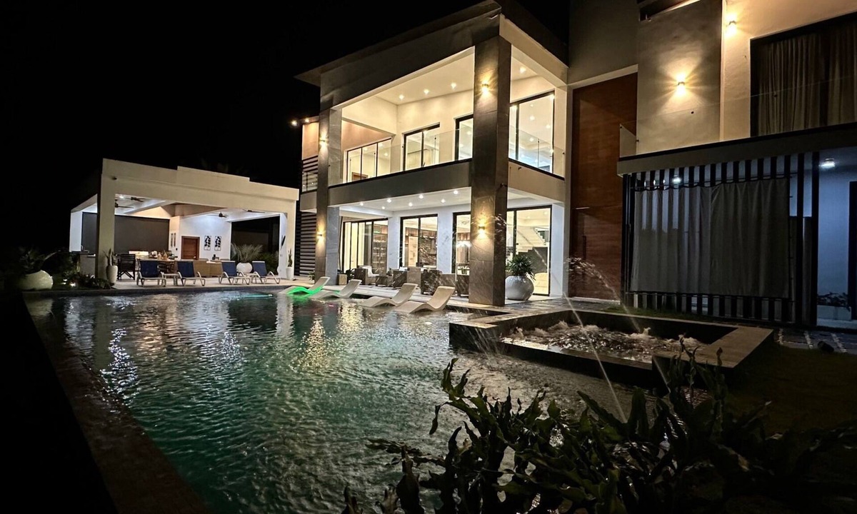 Pinar Quemado Villa | Luxury Hollywood Style Mountain Villa