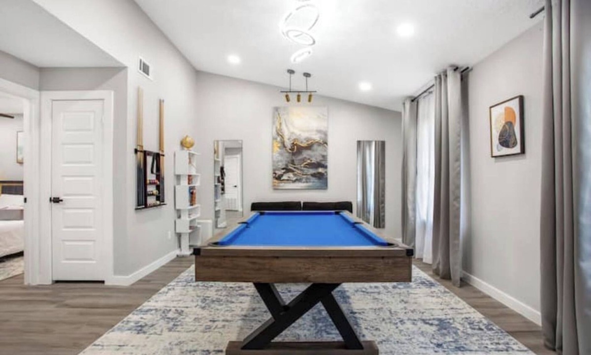 Clodine House | Luxury Home 4 Rooms ~ Pool Table & Poker~ King Bed