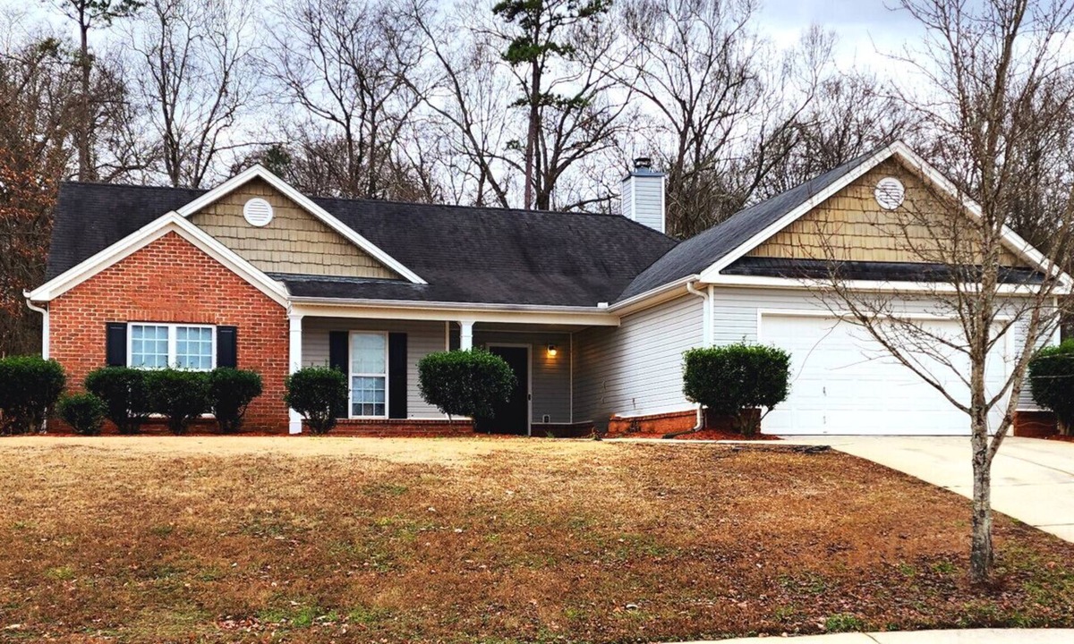 Athens House | Luxury Home: 4 TV's, Fenced Yard