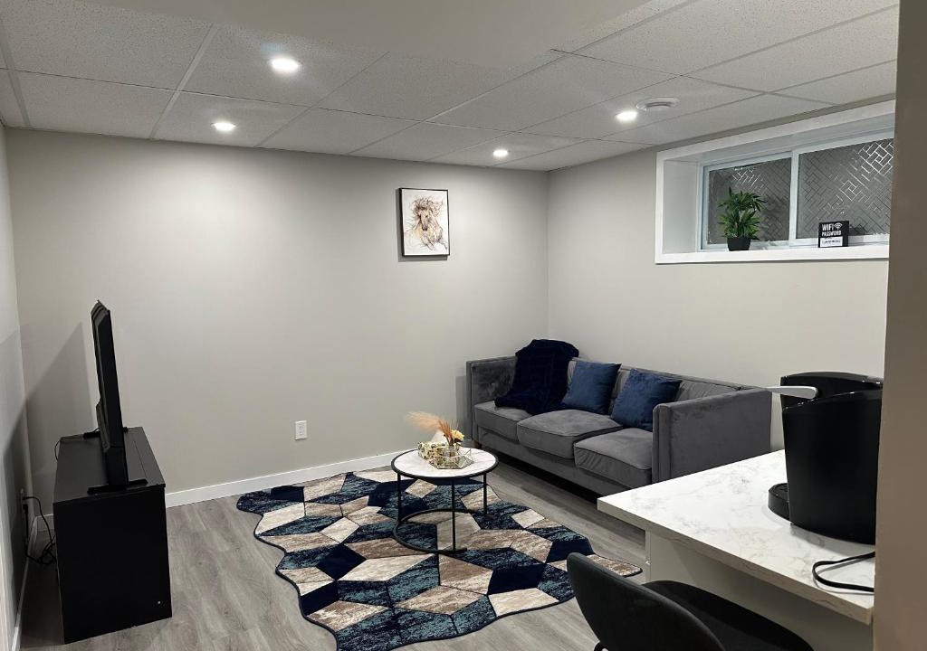 Transcona Apartment | Luxury-Home Away from Home with Private Entrance