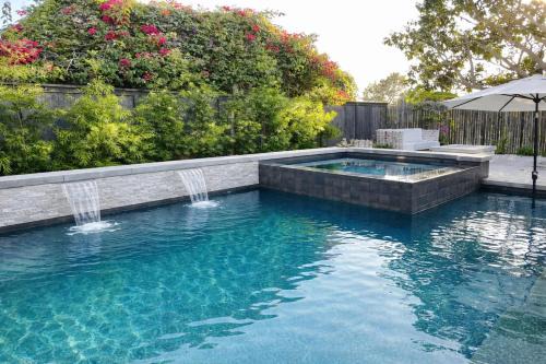 La Jolla Heights House | Luxury Home Backyard Oasis Villa