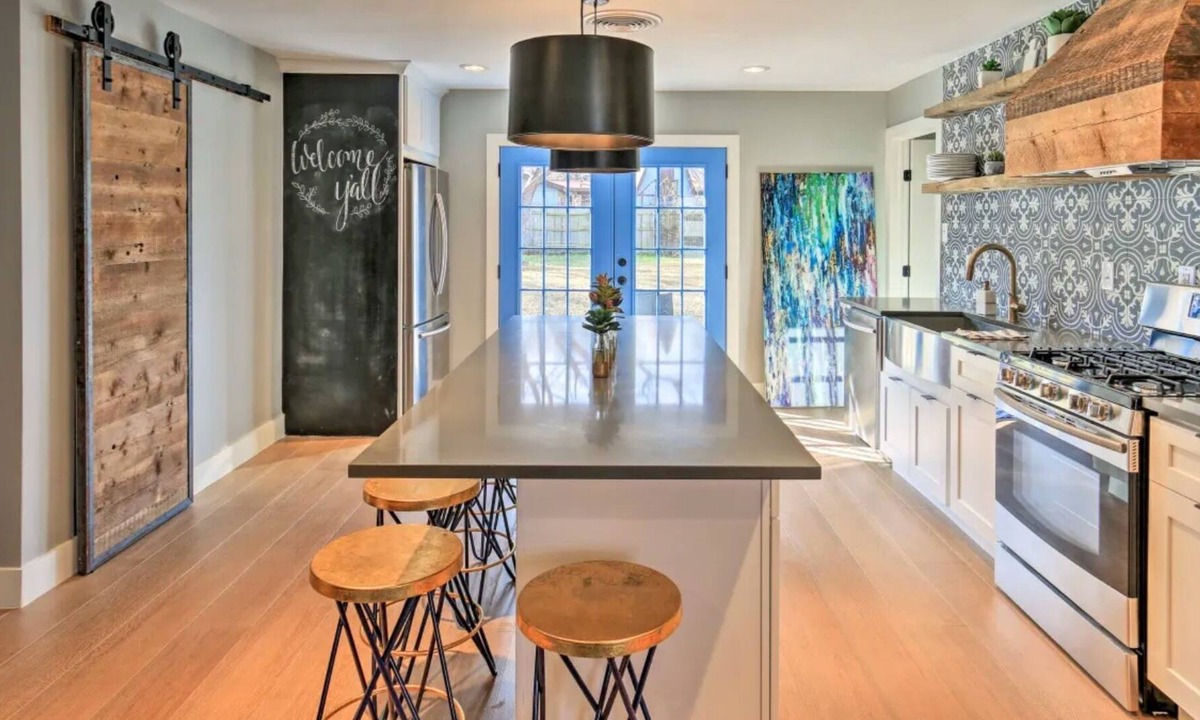 Ederville House | Luxury Home by Six Flags, AT&T & Rangers Stadium