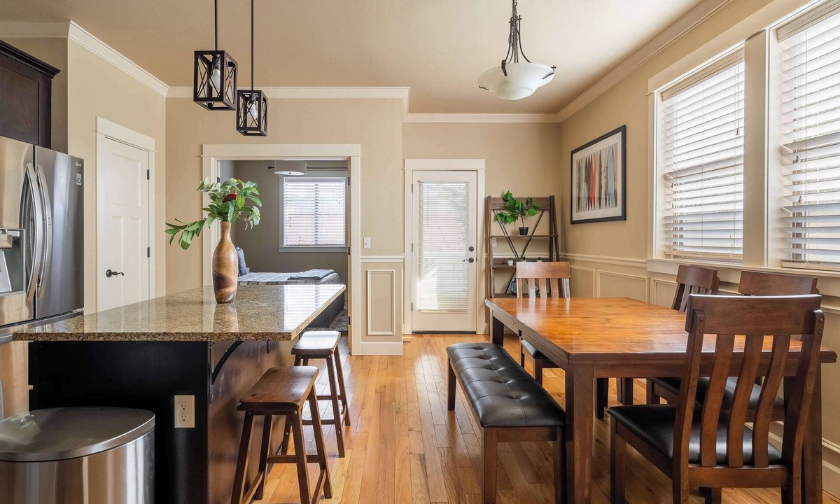 King House | Luxury Home Great Location 4BR Sleeps 12