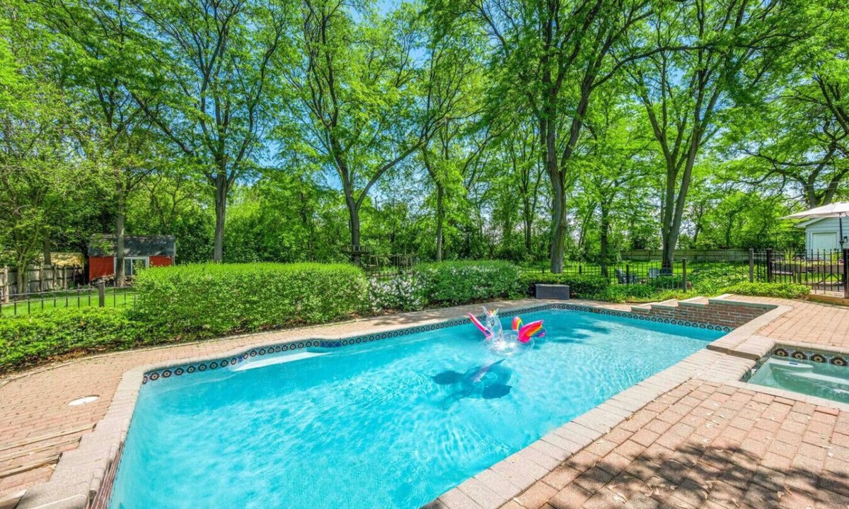 Fox Valley House | Luxury Home: Heated Pool, Hot Tub (Open!), 4Kings