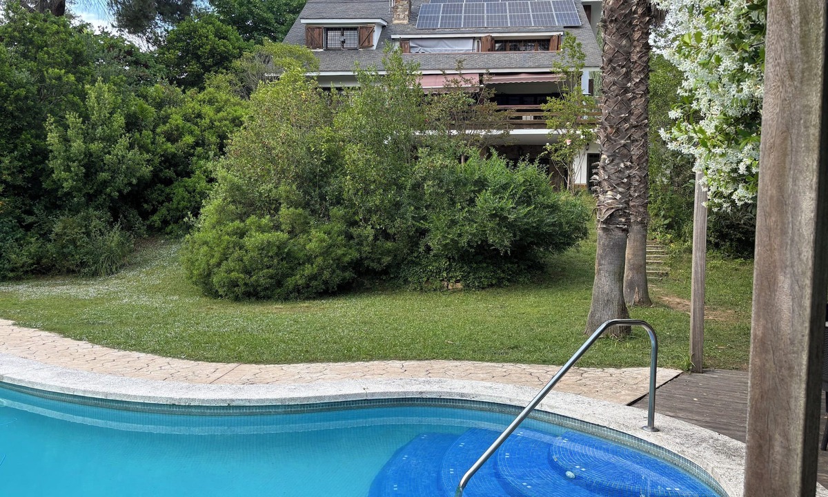 Sant Cugat del Valles House | Luxury home in Barcelona with large private swimming pool