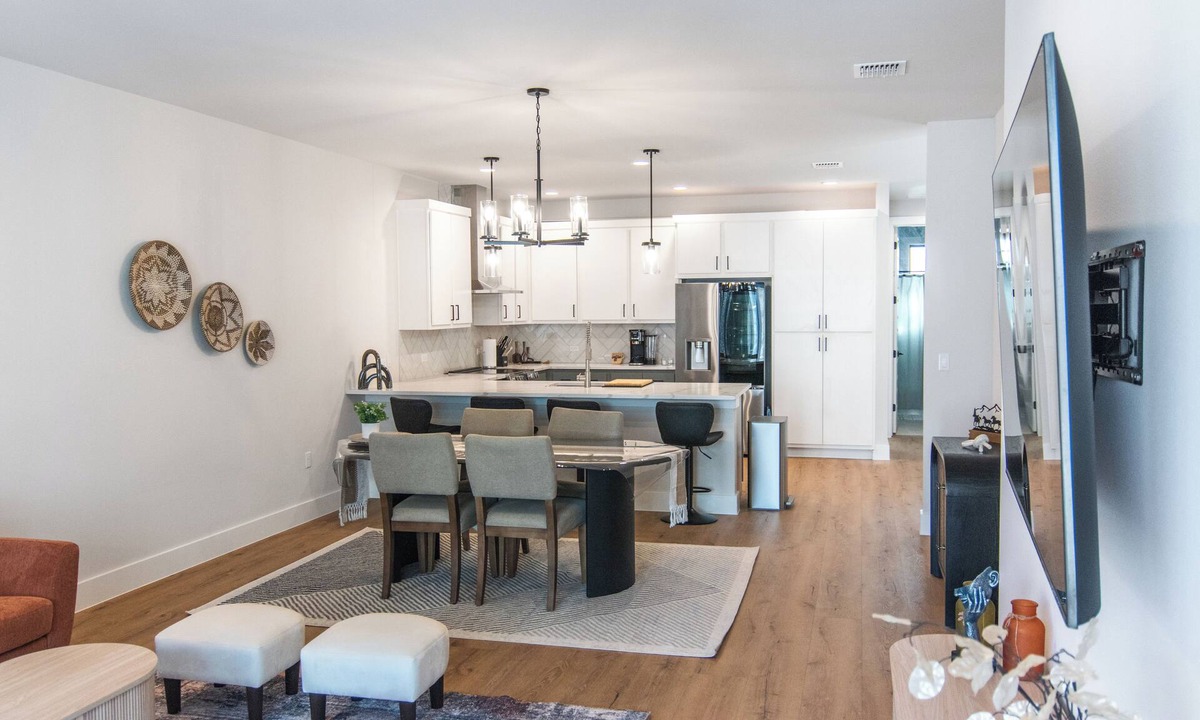 McNeil House | Luxury Home in North Austin: Next to Apple Campus