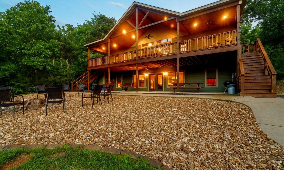 Steelville House | Luxury Home in Woods w/Easy Access to Large Private Gravel Bar on Meramec River