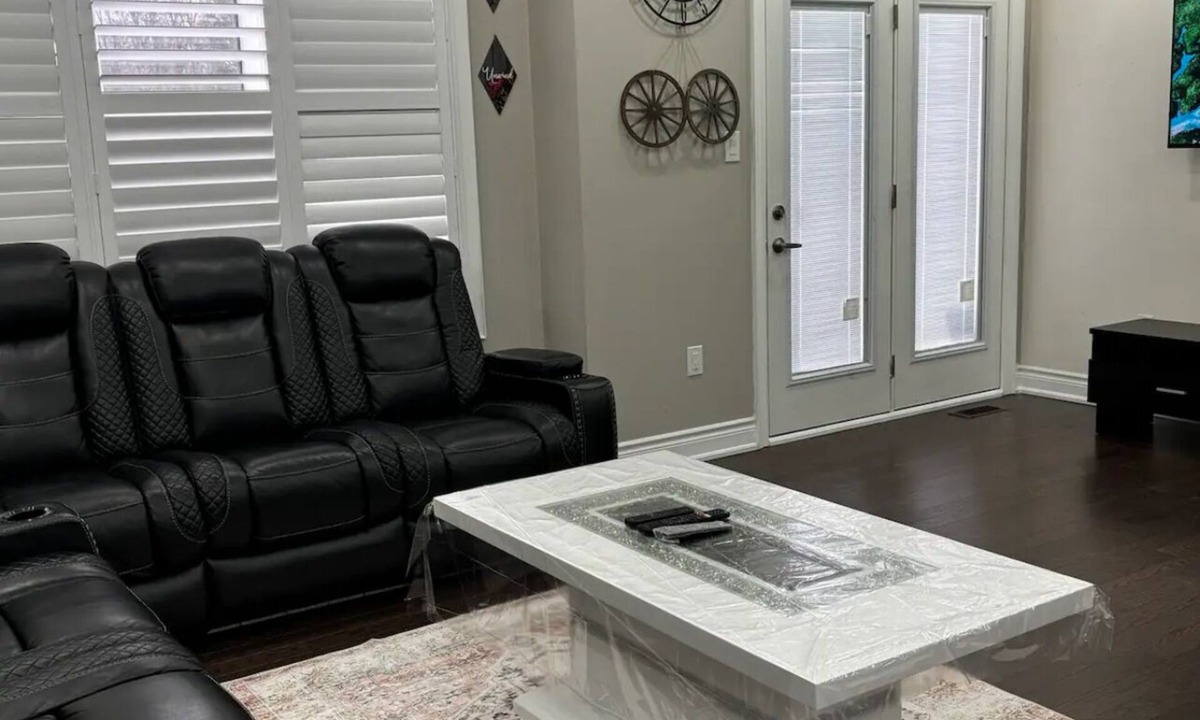Markham House | Luxury home Markham and Steeles