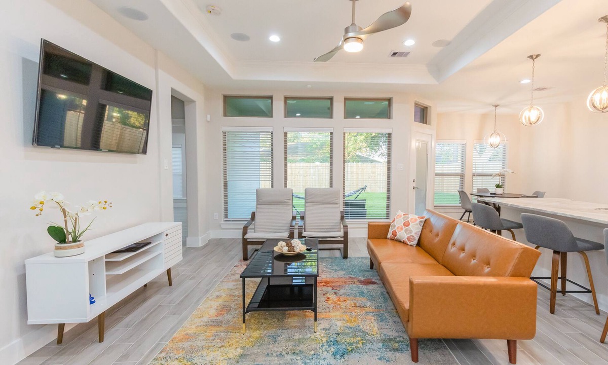 Southeast Houston House | Luxury Home near Downtown, Medical Center, Galleria in the heart of Houston!