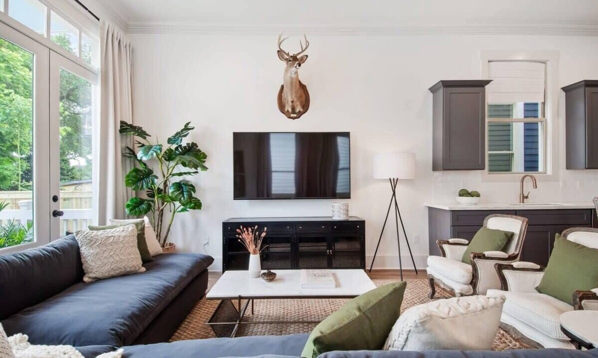 Bywater Condo | Luxury Home near Frenchmen | Heated Private Pool