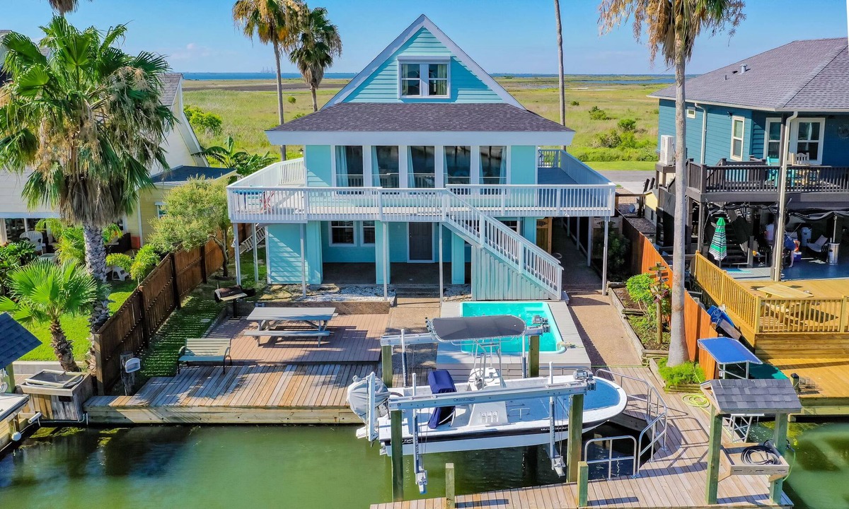 City-by-the Sea House | Luxury Home On Canal