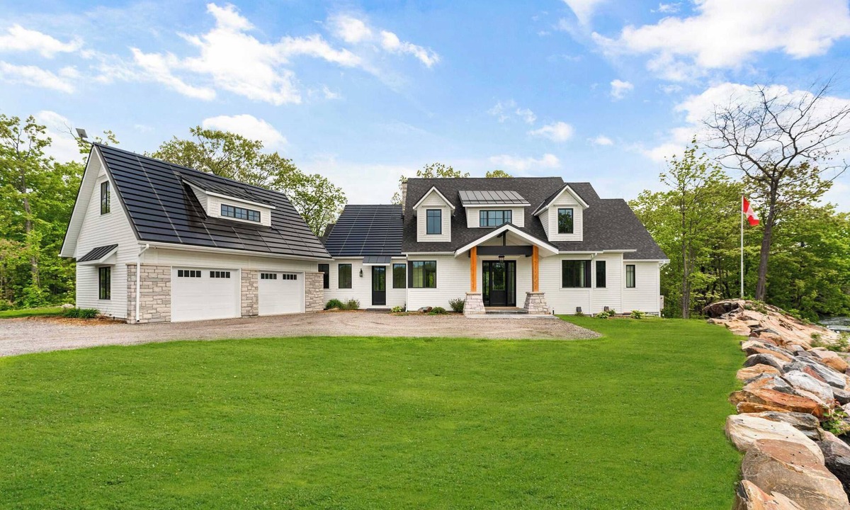 Severn House | Luxury Home on Gloucester Pool, 7 BDRMS