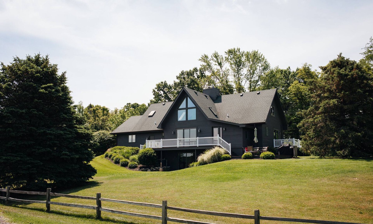 Fennville House | Luxury Home On Hutchins Lake Near Saugatuck, Douglas, Fennville & Lake Michigan