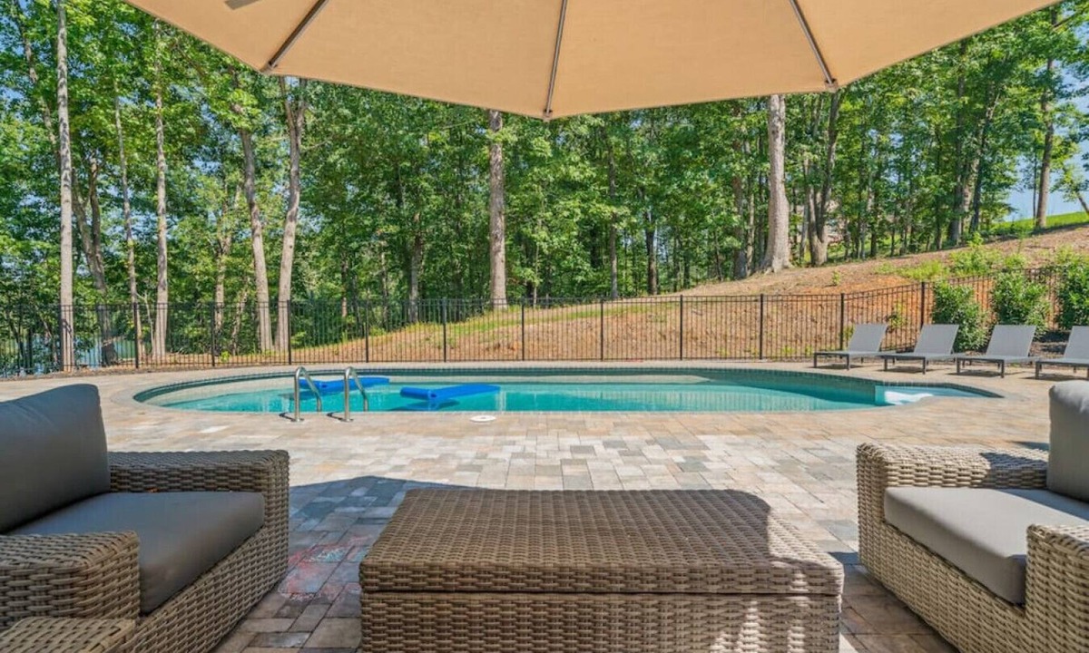 Gainesville House | Luxury Home w/Private Dock and Pool