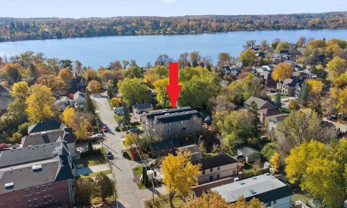 Richmond Hill House | Luxury Home with Sauna, Patio & Backyard Near Lake