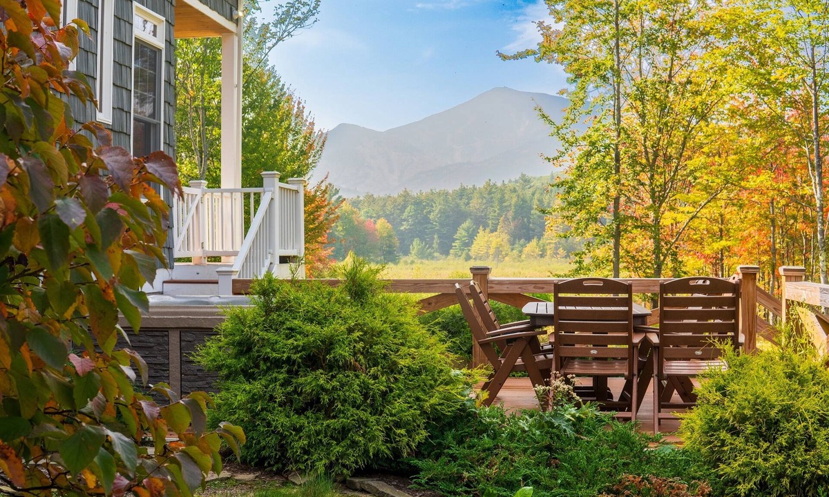Wilmington House | Luxury Home With Mountain View
