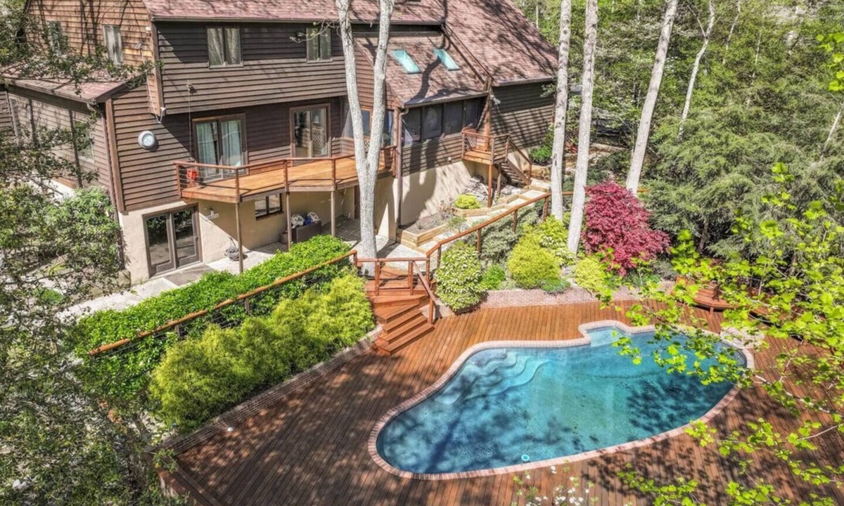 Severna Park House | Luxury Home with Pool for 20