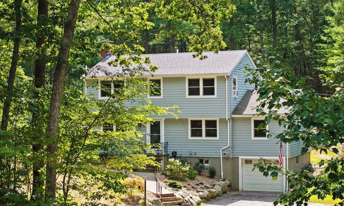 Foxboro House | Luxury House 4mi from Boston Gillette Stadium - AC, Fast WiFi, Privacy, Clean