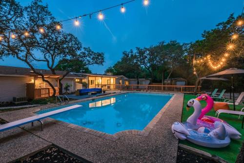 Wetmore House | Luxury House by Fiesta Texas & Seaworld with POOL
