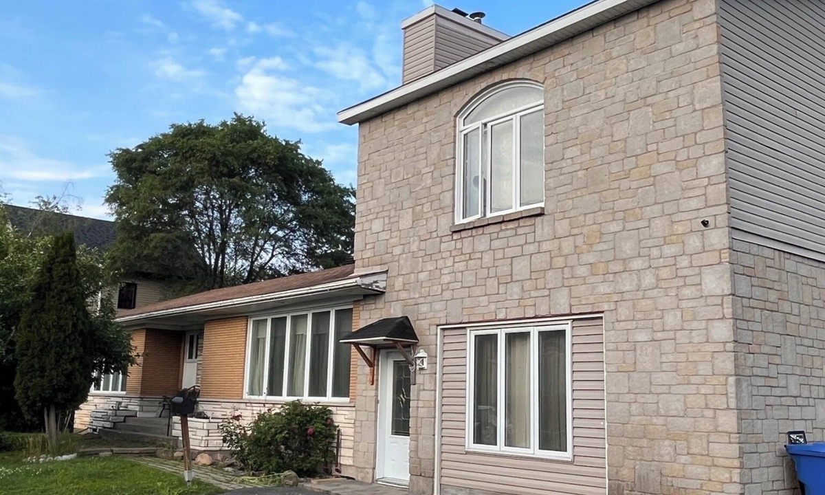 Saint-Hubert House | Luxury House Near Montreal – Self Check-In & Free parking