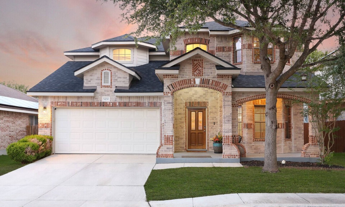 San Antonio House | Luxury House Near Six Flags and La Cantera!