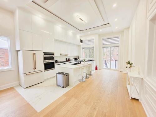 Woodbine Gardens House | Luxury House with Open Living Space