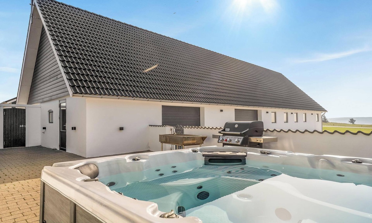 Hanstholm House | Luxury house with outdoor hot tub and activity room, and unique view of Thy.