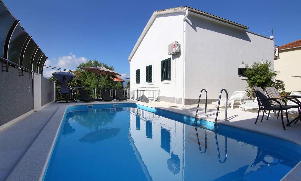 Mastrinka House | Luxury house with pool near the sea