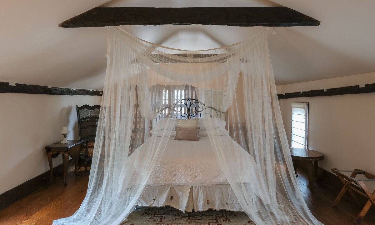 Clarence House | Luxury in a Historic Landmark-great restaurants within walking distance!