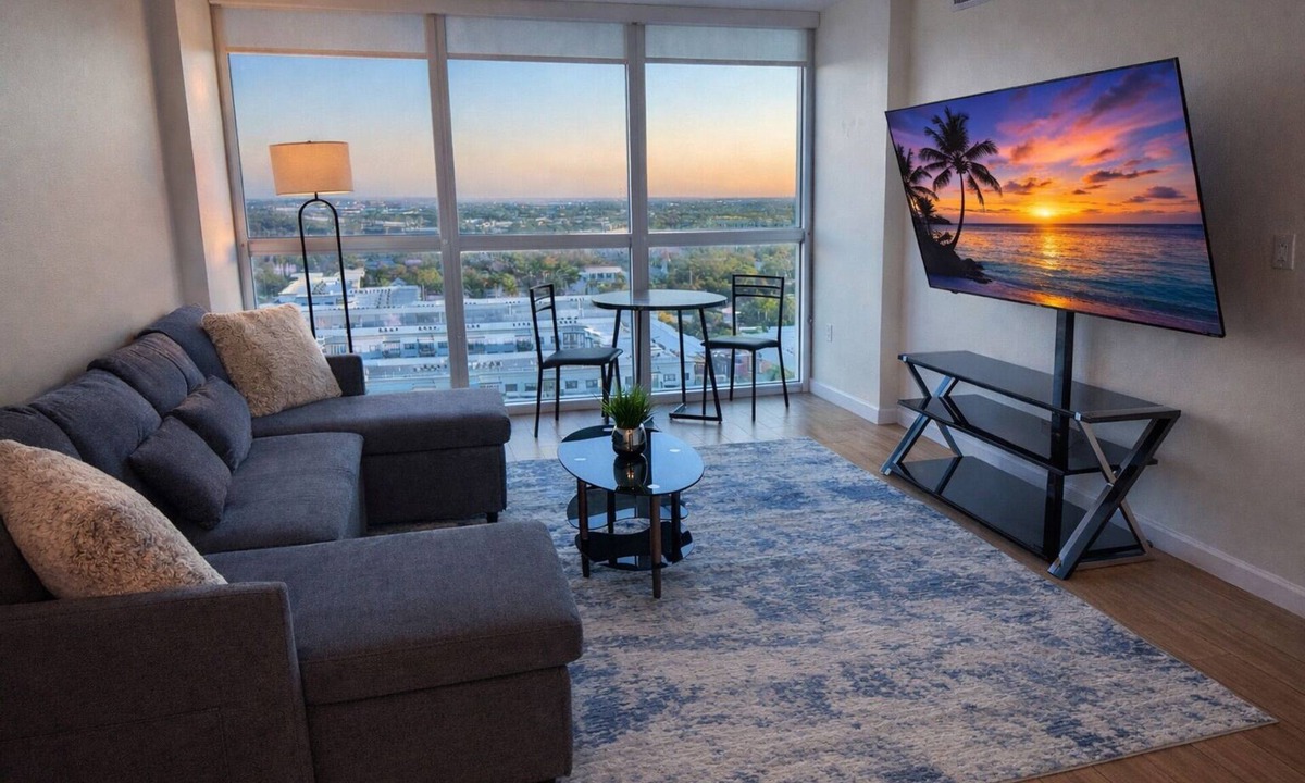 Fort Myers River District Apartment | Luxury in the Sky Downtown Fort Myers