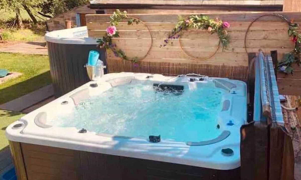 Darton House | Luxury in Yorkshire, hot tub, cannon hall, YSP