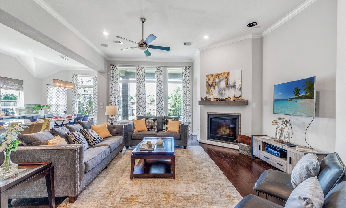Katy House | Luxury Katy Retreat- 5 bed/3 bath - BBQ Grill, Fire Pit/Office/TV Projector
