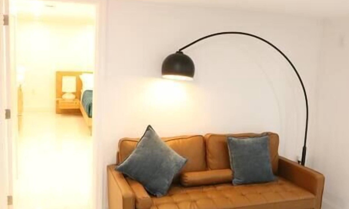 Schenectady House | Luxury king bed parking & washer