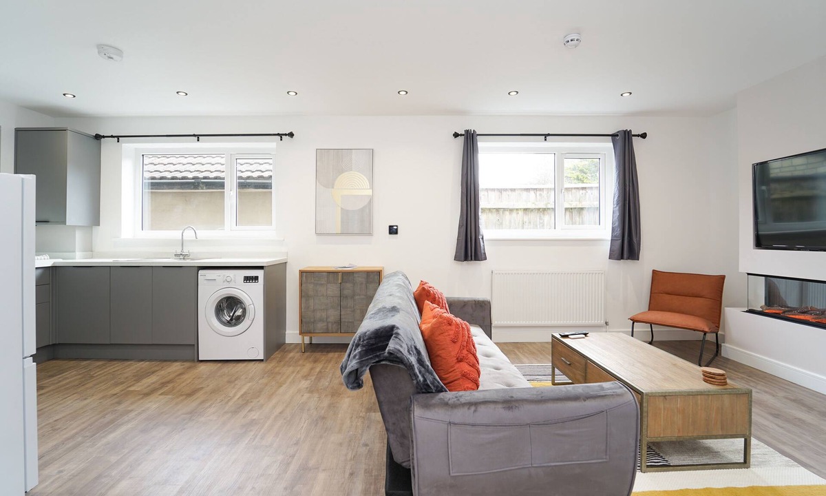 Weston-super-Mare Apartment | Luxury King Suite sea View Modern Flat