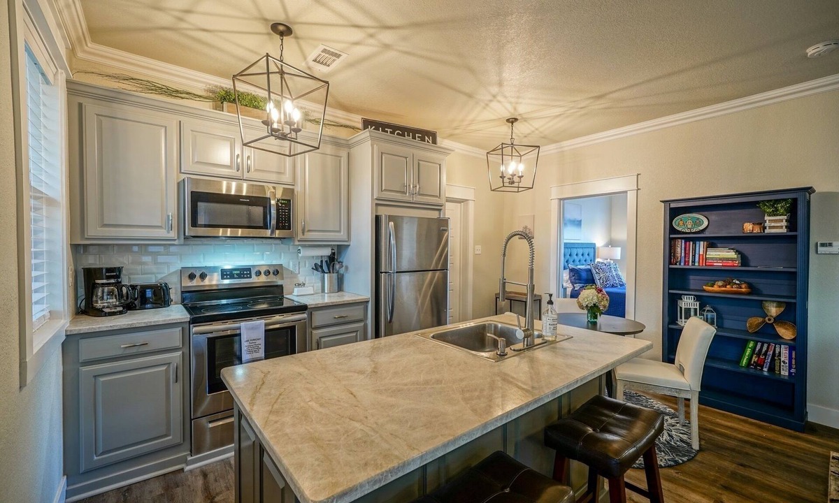 Lake Hamilton House | Luxury Lake Cottage, perfect location by land & water on amazing property.
