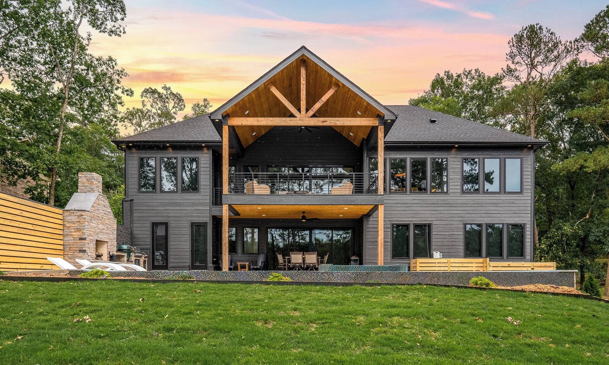 Rockwell House | Luxury Lake Front+Heated Pool & Hot Tub+Boat Dock