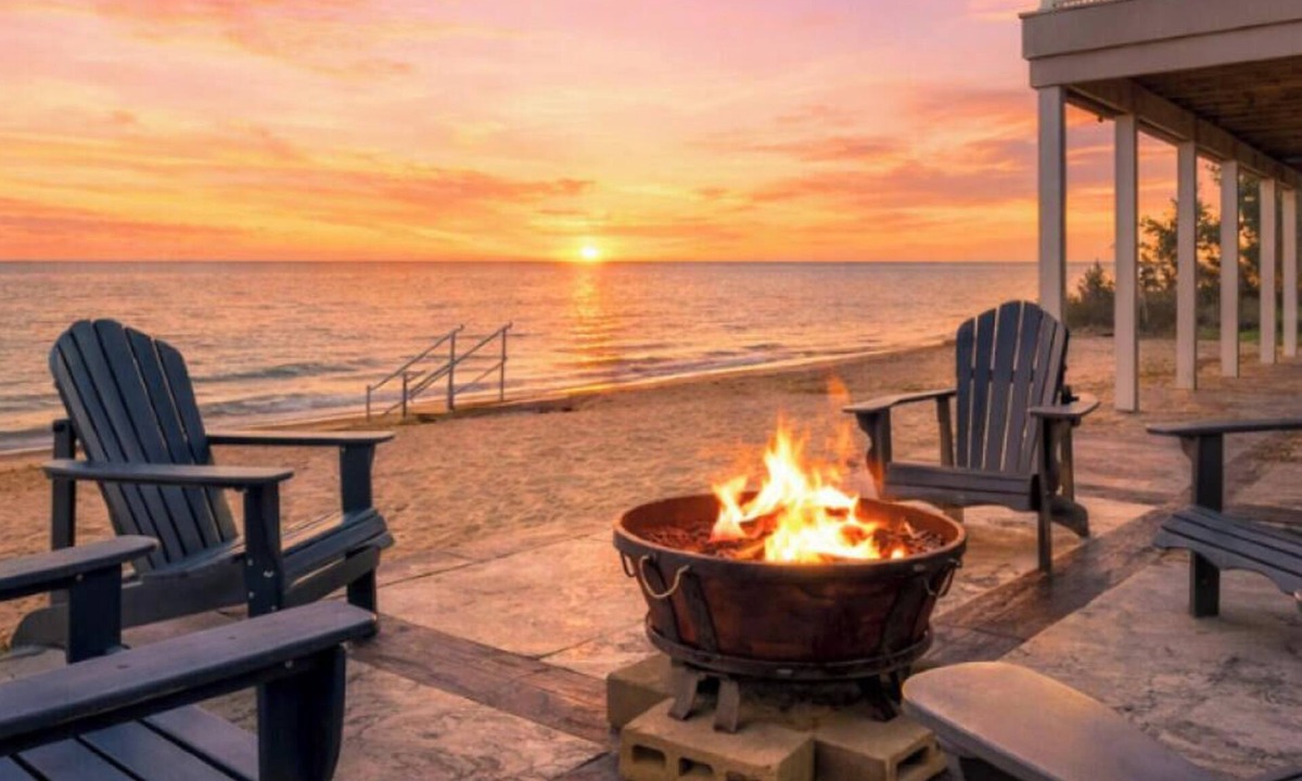 Caseville House | Luxury Lake Front Home-Private Beach