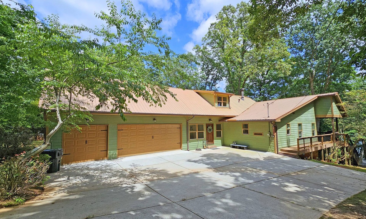 Dawsonville House | Luxury, lake front with private dock!