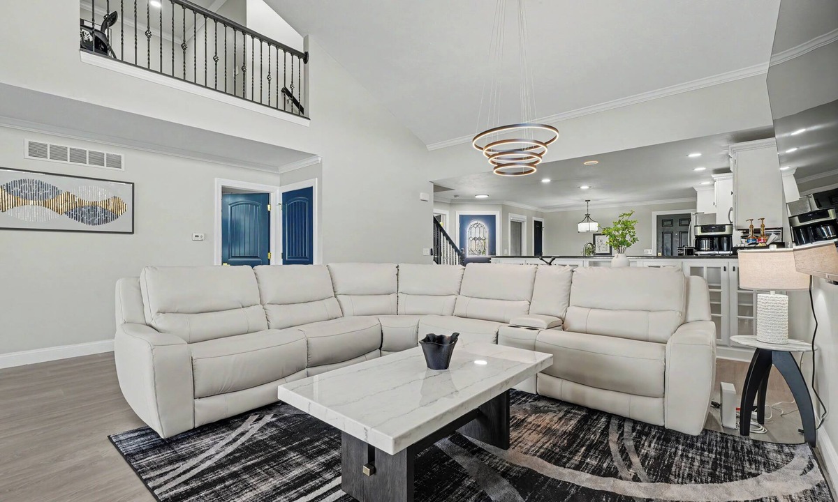 Champaign House | Luxury Lake & Golf Escape: 4BR Home + Gym, Near UIUC/U of I - Sleeps 10+!
