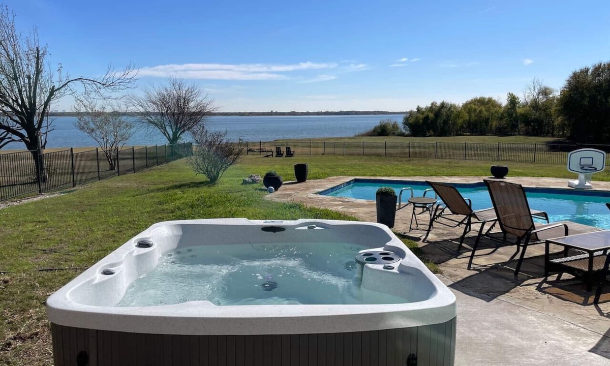 Lakewood Village House | Luxury Lake House with Pool table & Hot Tub