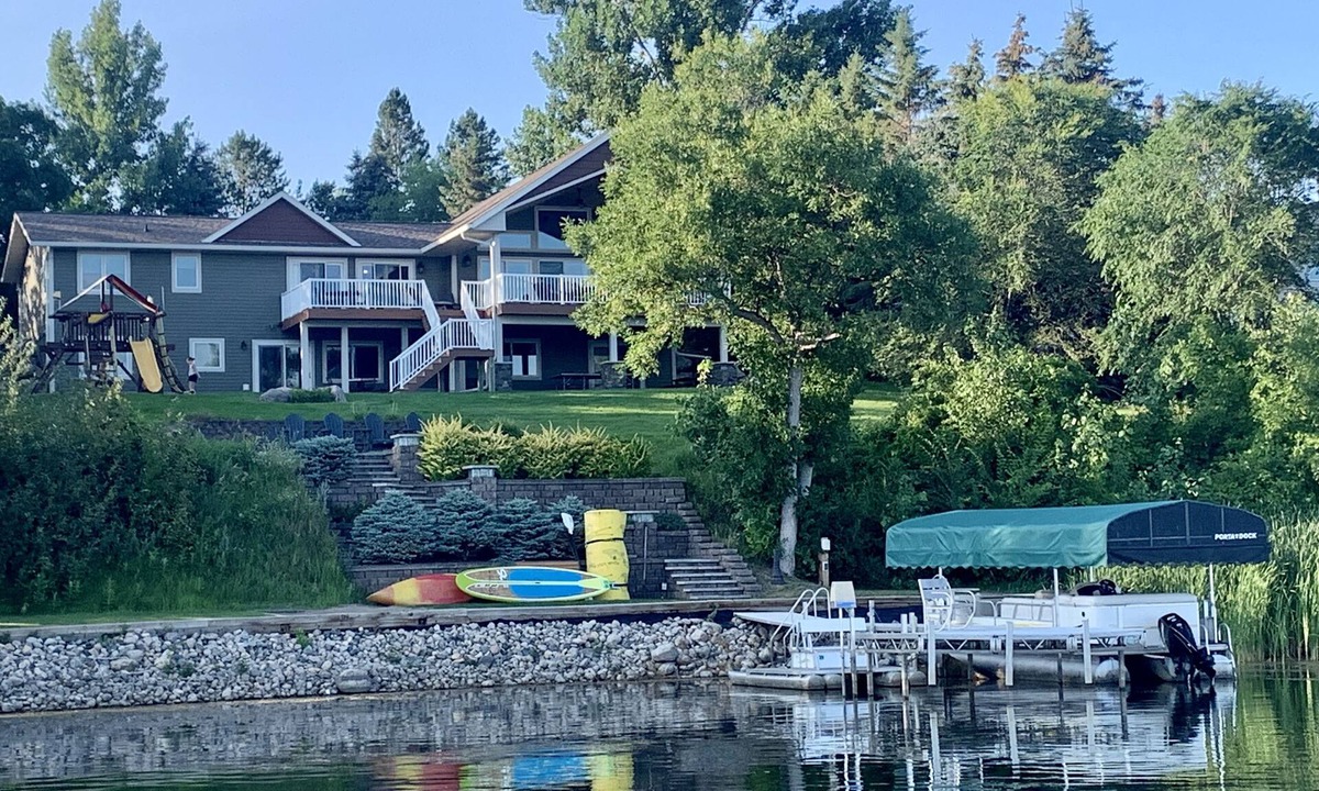 Alexandria House | Luxury Lake Home Cottage in Alexandria, MN with Pontoon included