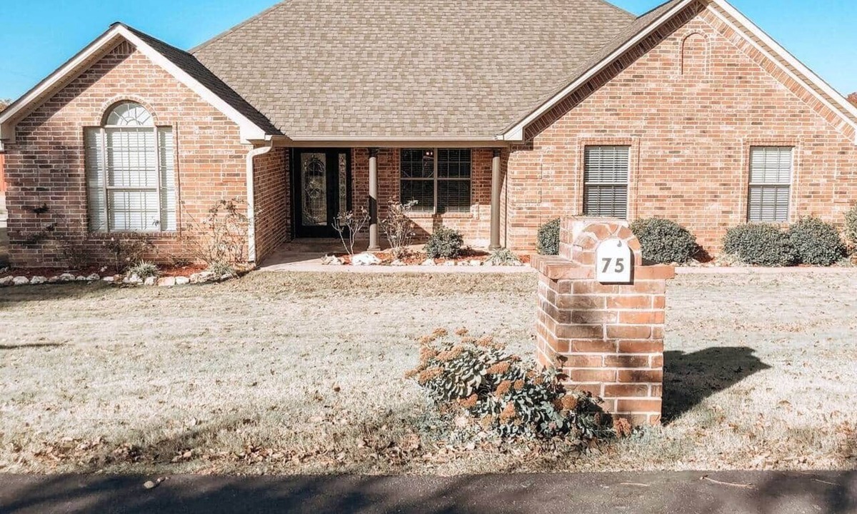 Texarkana House | Luxury Lake House Getaway